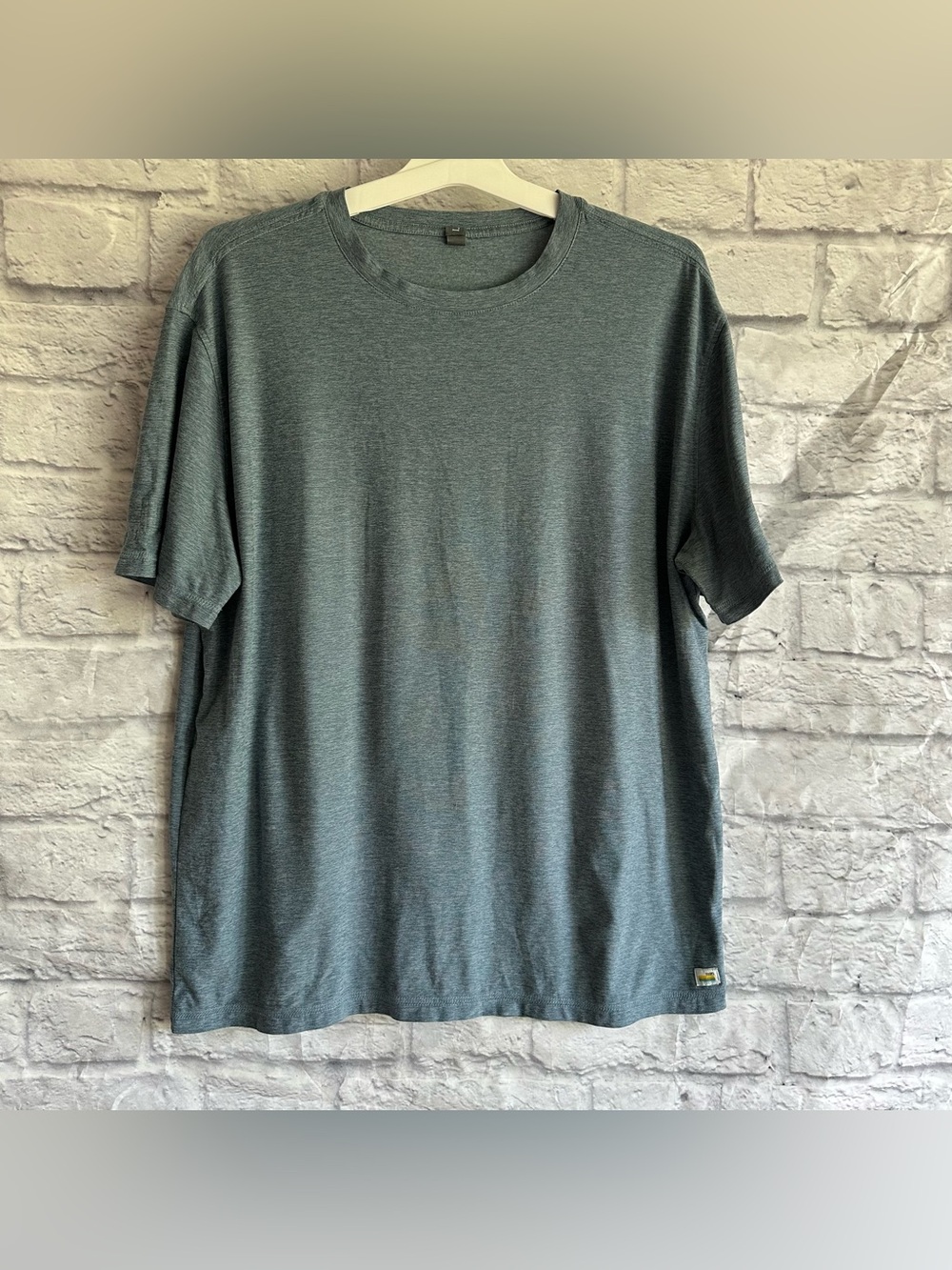 PREOWNED VUORI BLUE SHORT SLEEVE TSHIRT MENS XL